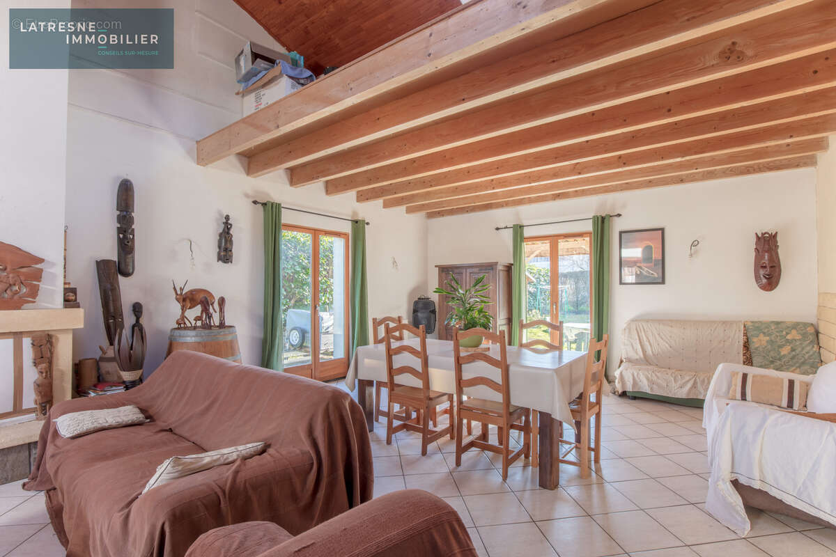 Maison à CAMBLANES-ET-MEYNAC