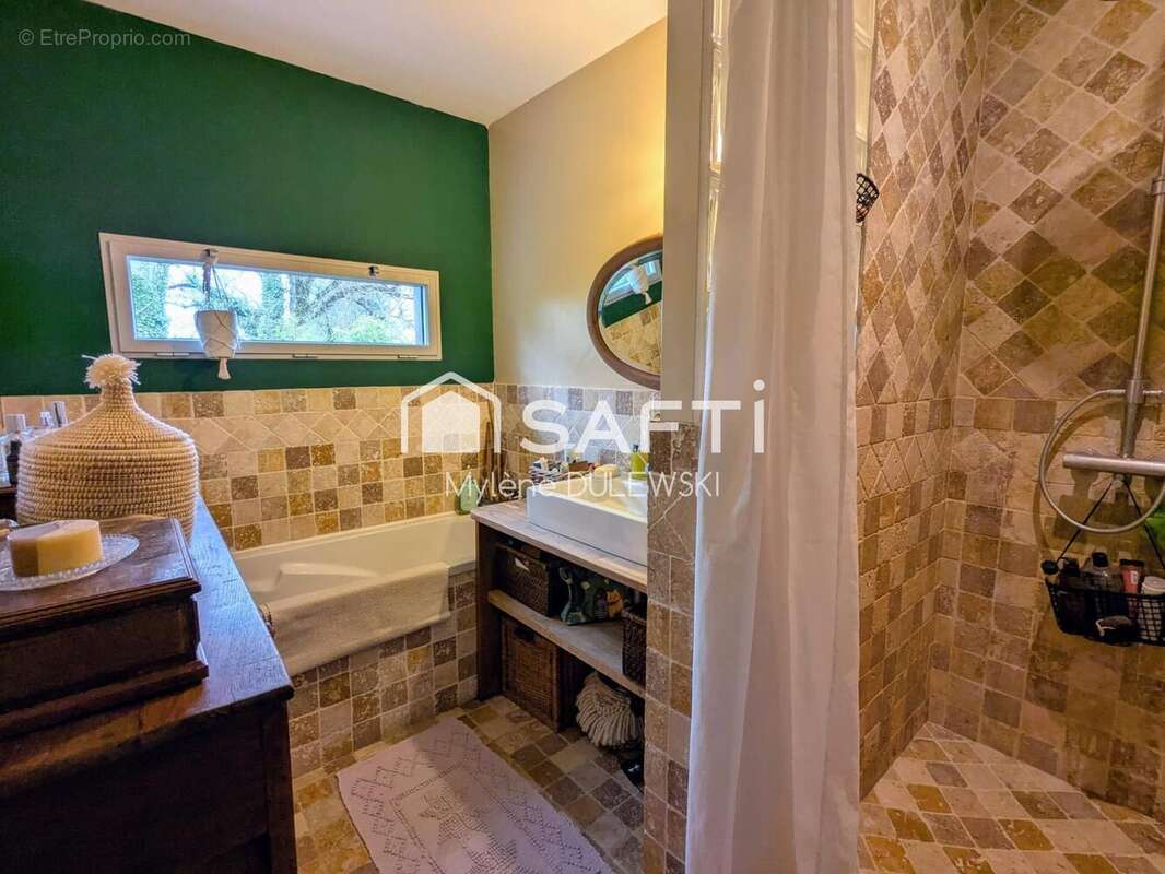 Maison 150 m² à Lalande-De-Pomerol  - photo 7
