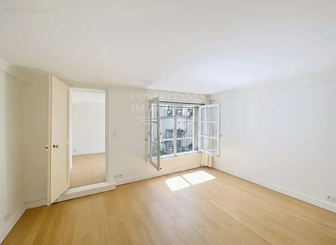 Appartement à PARIS-7E