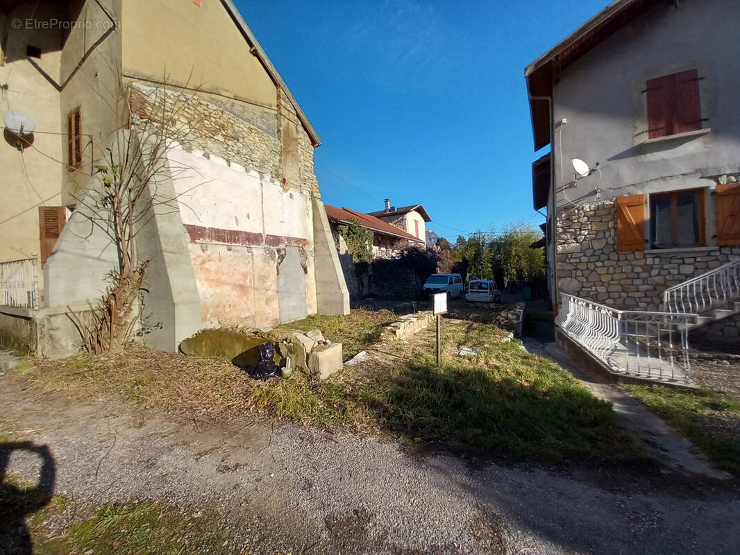 Terrain à CHAPAREILLAN