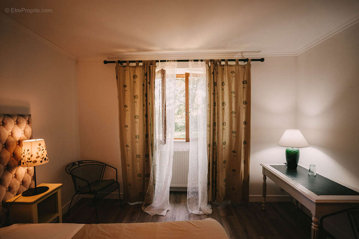 Domaine de caractère avec gîte, salle de réception voutée - Buffard 612 m2 - photo 11