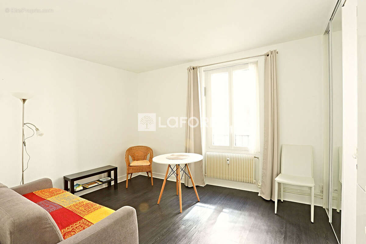 Appartement Paris 1 pièce(s) 17 m2 - photo 2