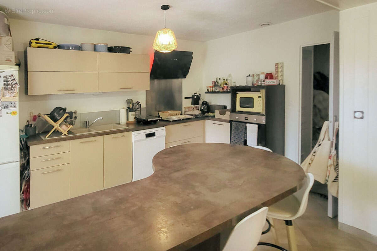 CARCASSONNE - PALAJA Villa T4 166m² (90m² hab.)  avec jardin, piscine, sous-sol, et garage - photo 9
