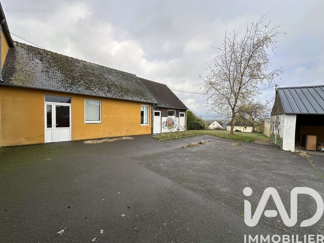 Maison 680 m² à Sougeal  - photo 8