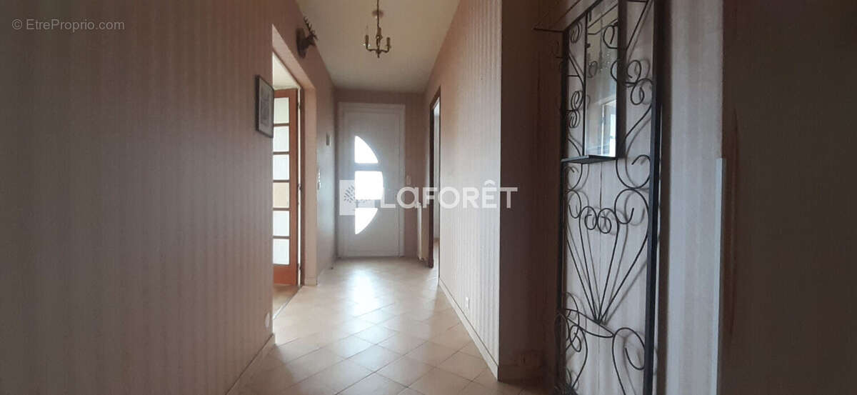 Maison à CHAILLEVETTE