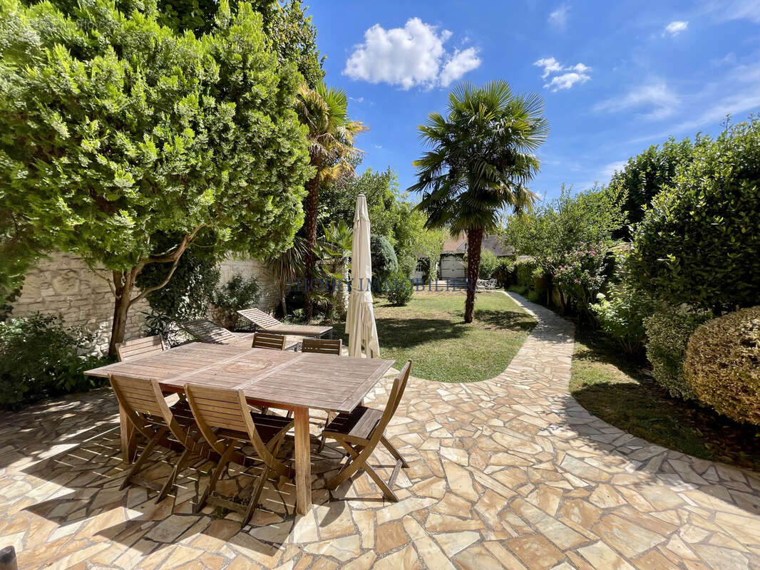 Maison ancienne de charme de 8 pièces sur 519 m2. - photo 13