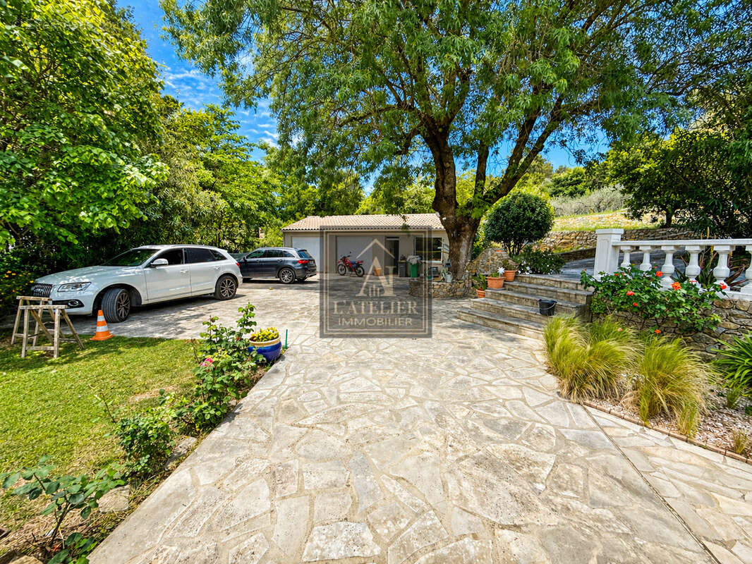 Maison avec dépendance, garages, atelier, piscine sur une parcelle de 7559 m2 - photo 7