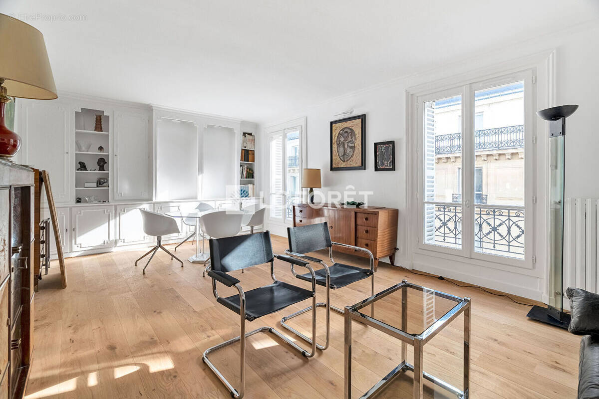 Appartement à PARIS-17E
