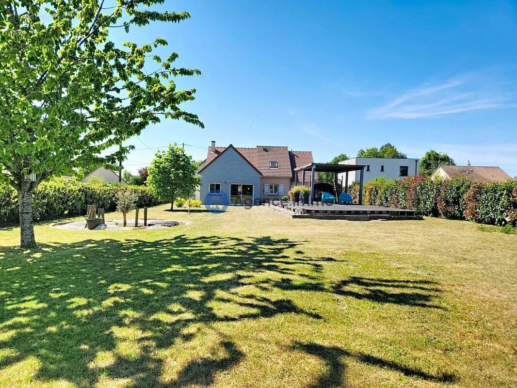 Maison à CHANNAY-SUR-LATHAN