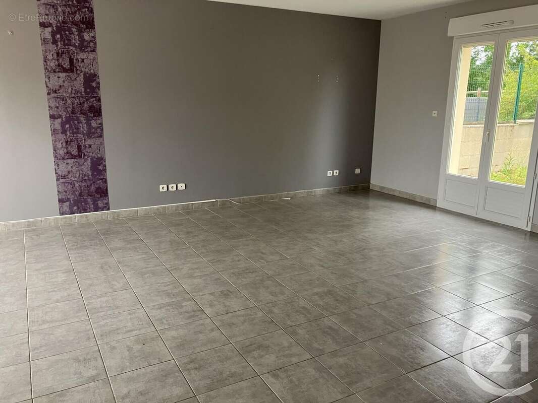 Maison à MONCETZ-LONGEVAS