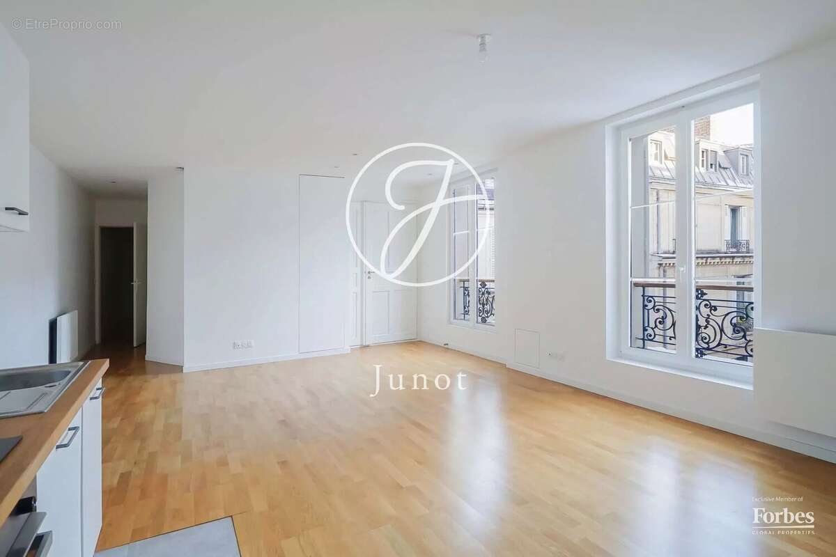 Appartement à PARIS-8E