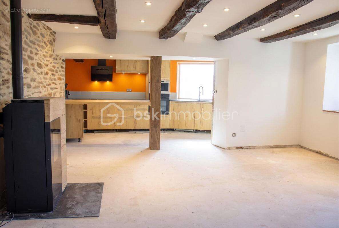 Maison en pierre de 100 m², 4 chambres, atelier et terrasse couverte - photo 3