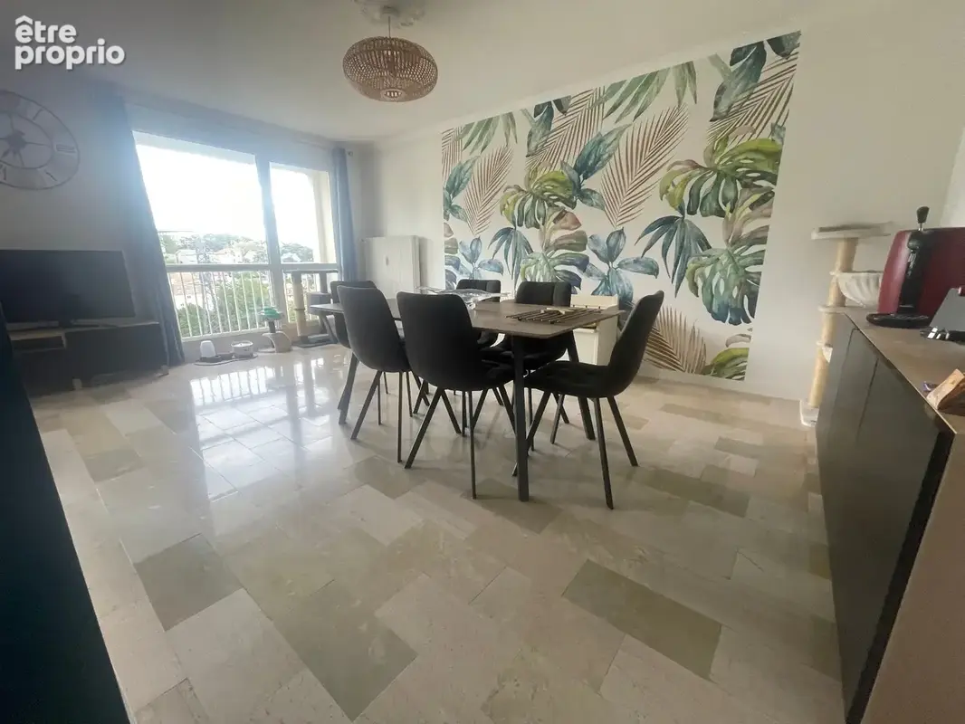 Appartement T4- 81,63m2- 8ème et dernier étage- Cave- Parking Privatif- Garage- Vue dégagée - Montaud- Le Grand Clos - photo 6