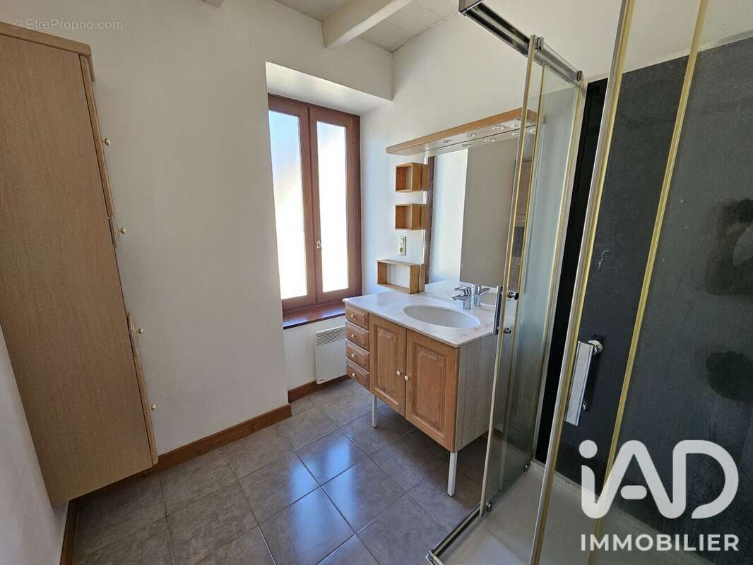 Appartement 72 m² à Bourg-Lastic  - photo 9