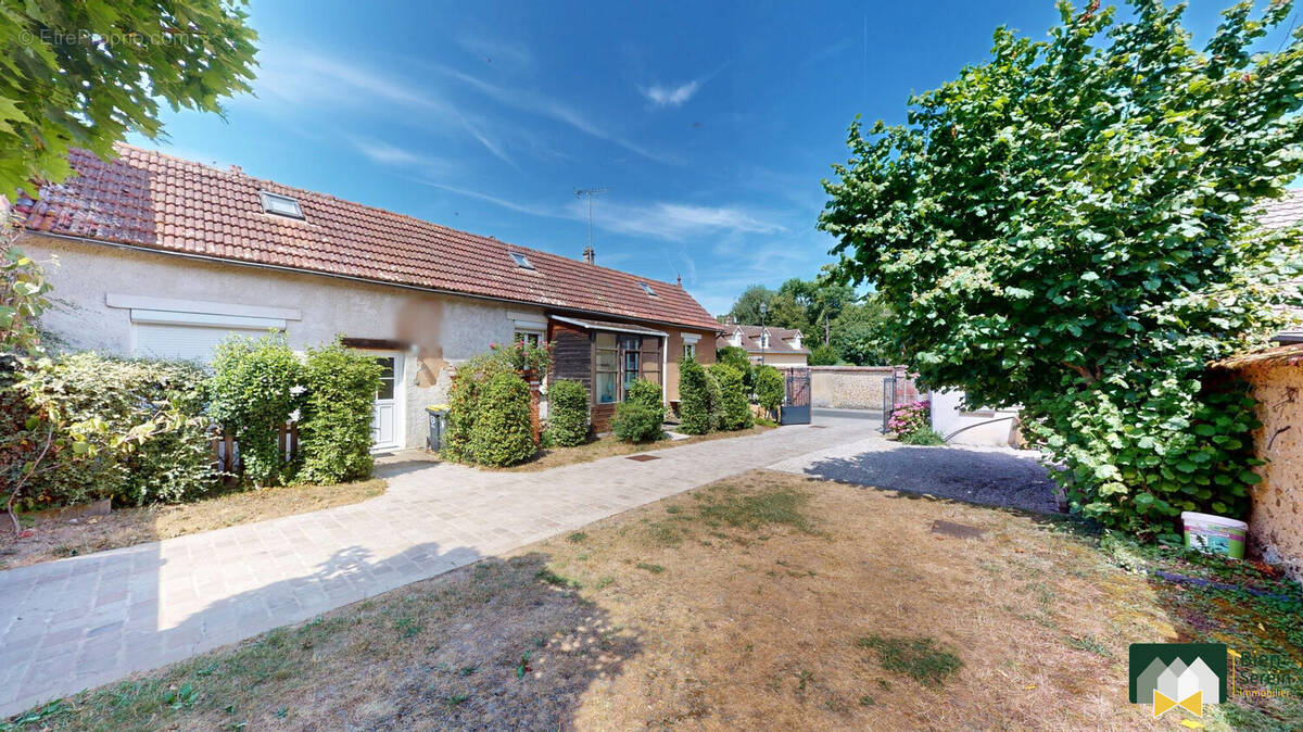 Maison à LEVES