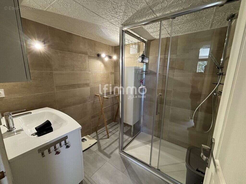 Maison à LE MUY