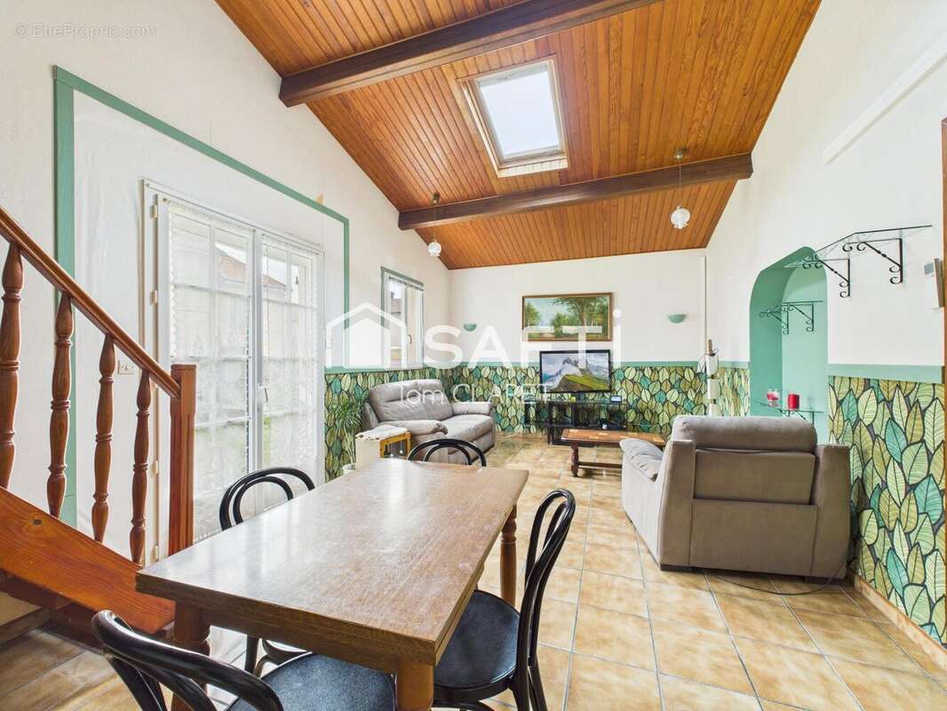 Photo 2 - Maison à SAINT-YZAN-DE-SOUDIAC