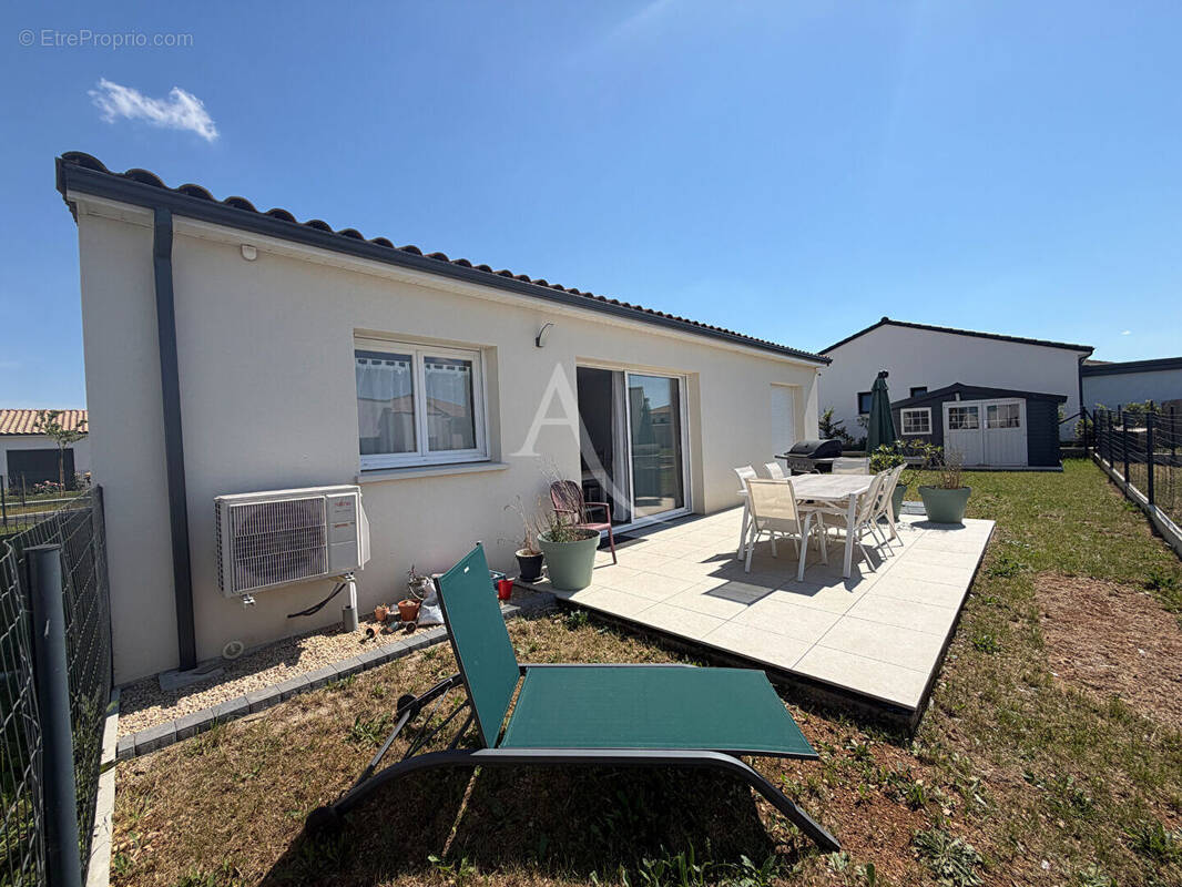 Maison à LIGUGE
