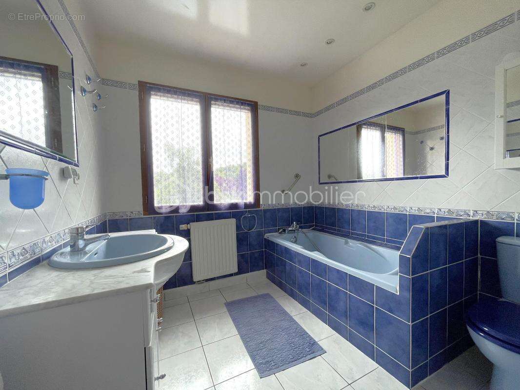 Maison à LES CLAYES-SOUS-BOIS