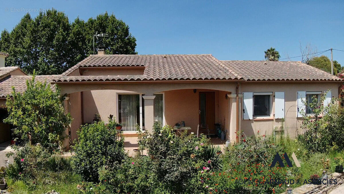 Maison à SAINT-CYR-SUR-MER