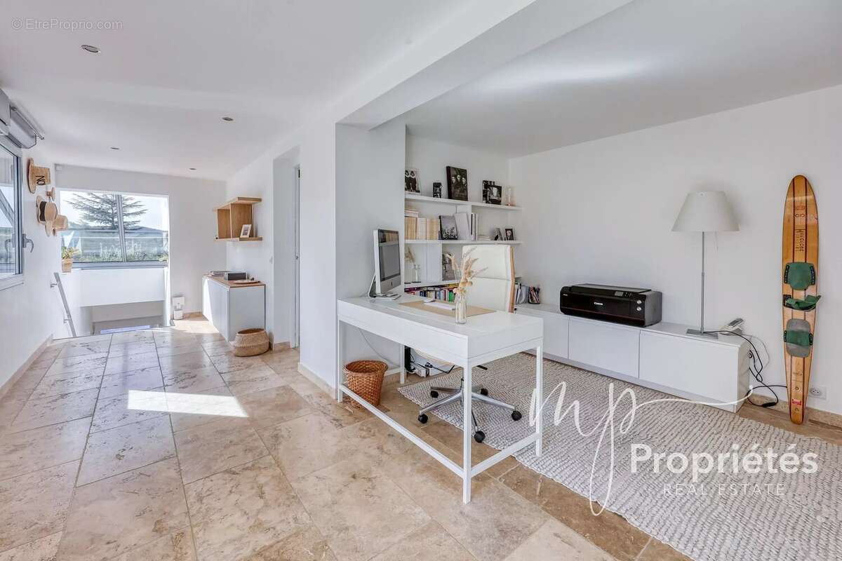 Maison à BORMES-LES-MIMOSAS