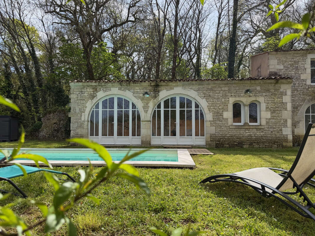 Maison à MONTROY