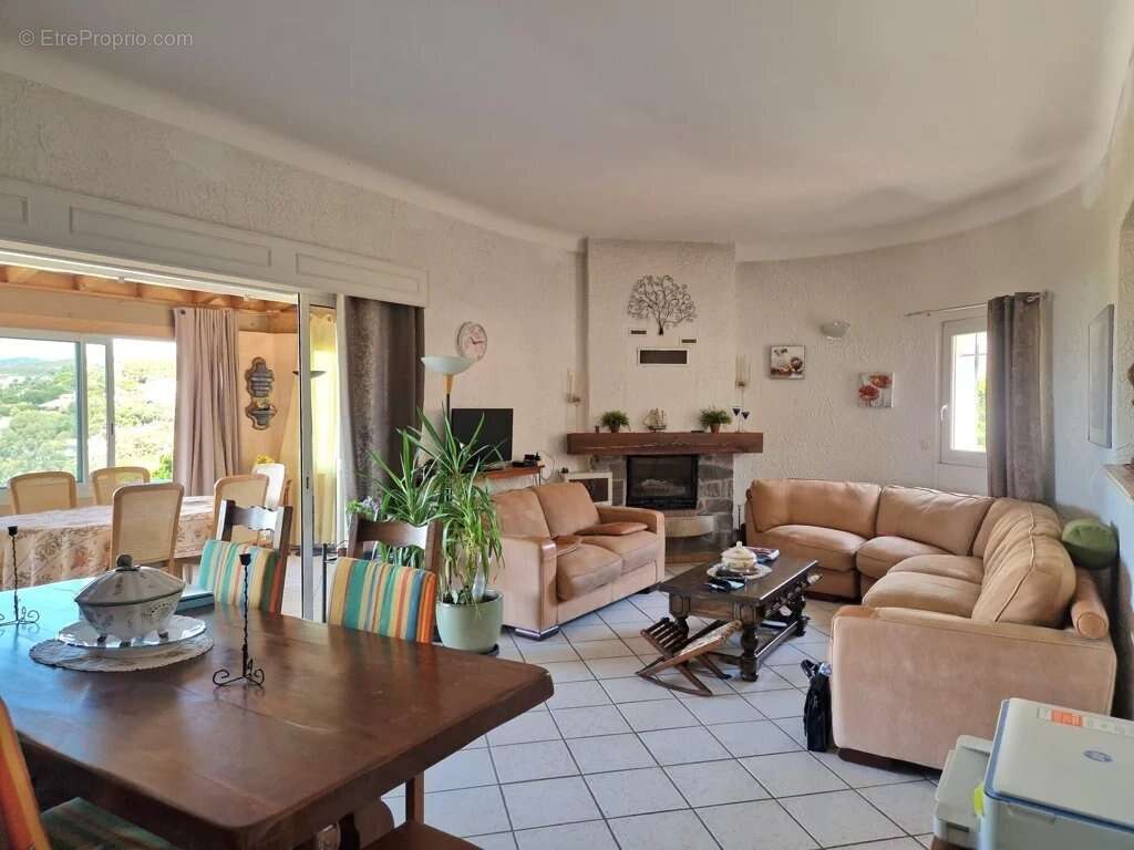 Exclusivité – villa de 164 m² avec vue mer et collines - photo 6