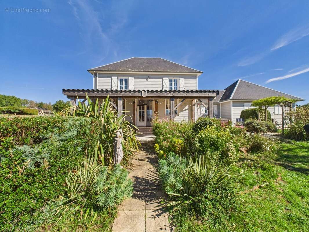 Maison à ABJAT-SUR-BANDIAT