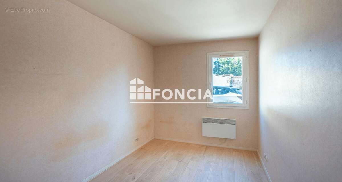 Appartement à LE MESNIL-SAINT-DENIS