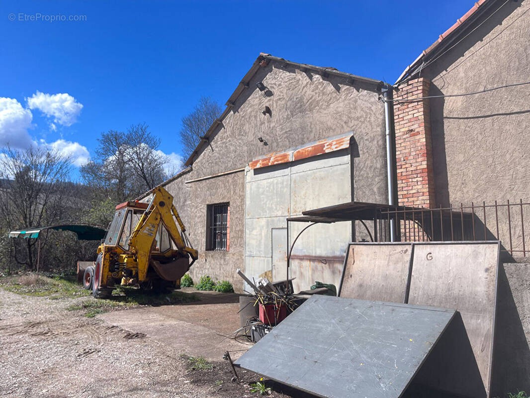 Photo 1 - Commerce à SAIGNON