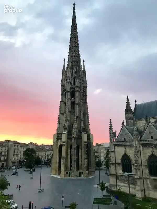 BORDEAUX Saint-Michel - Appartement T3 de caractère - Vue exceptionnelle sur la Flèche St Michel - photo 11