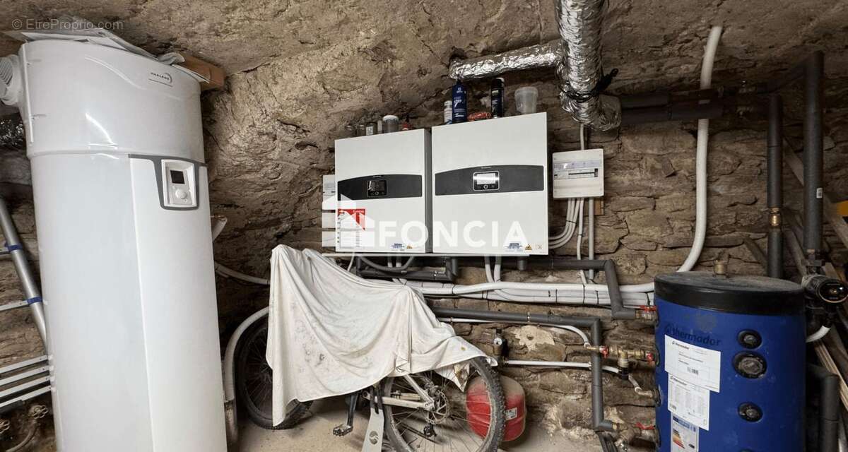 Maison à SALLES-CURAN