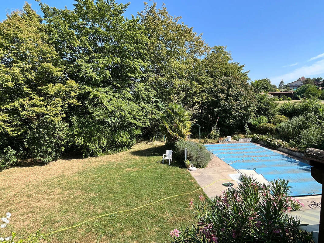 Exclusivité - Maison familiale avec piscine à pied des commerces - photo 19