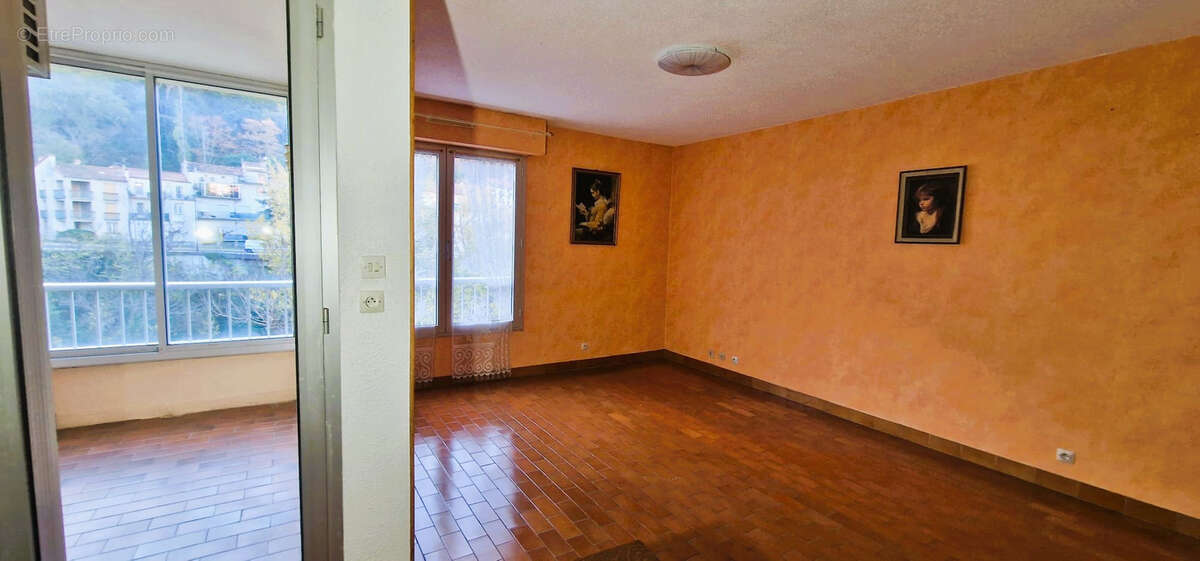 Appartement 33 m2 avec garage et loggia   1er étage avec ascenseur   Amélie-les-Bains - photo 12