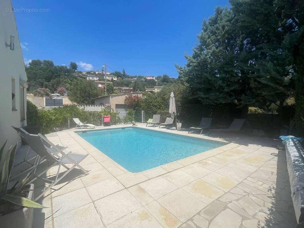 Exclusivité - villa avec 115,78 m² habitables et 165,04 m² de terrasses - photo 2