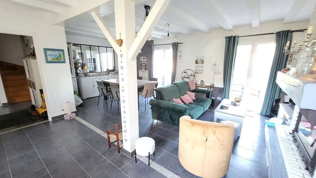 Maison à COUBRON