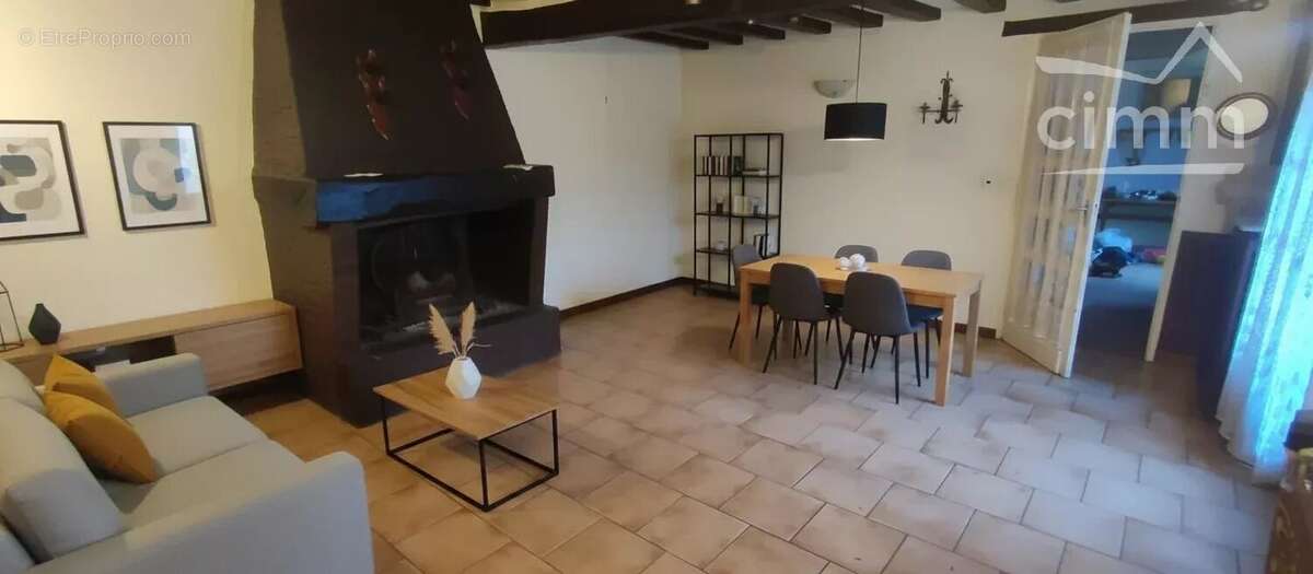 Maison à PEZOU
