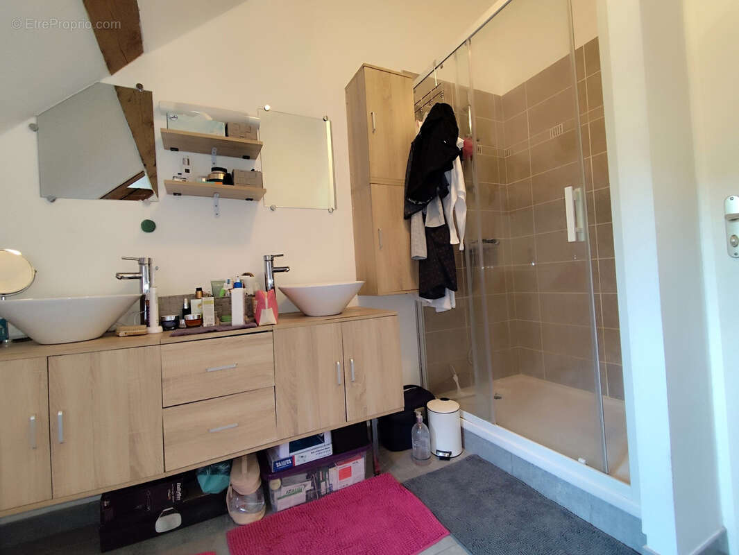 Appartement à CHAZEY-BONS