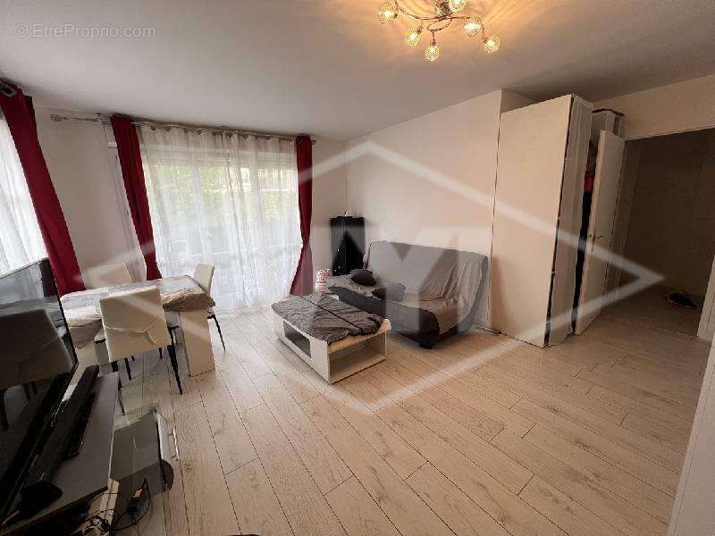 Appartement à COMBS-LA-VILLE