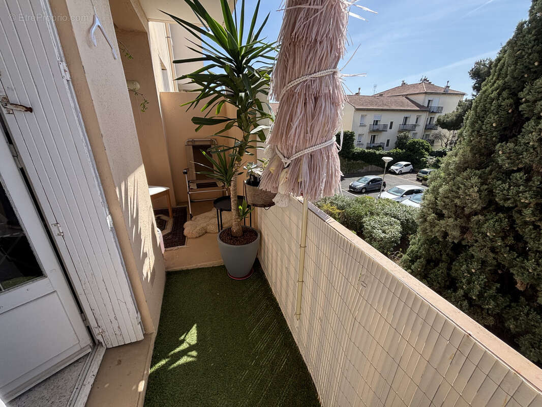 Investissement !! Appartement T3 loué avec balcons, parking dans résidence avec ascenseur - photo 4