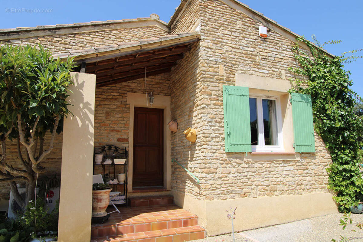 Maison à SAINTE-CECILE-LES-VIGNES