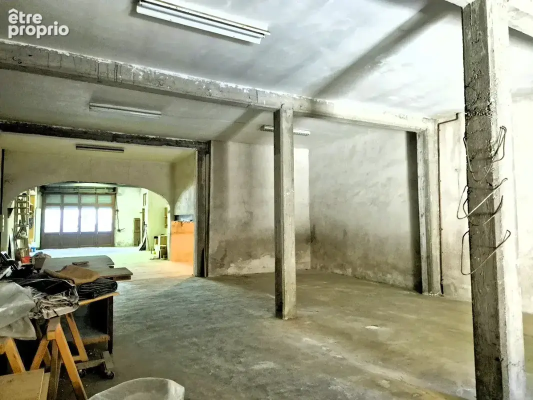 Maison de ville a renover avec grand garage, cour et terrasse - photo 17