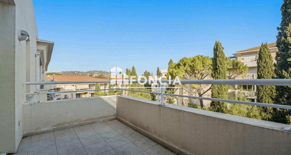 Cannes la bocca type 1 de 30m2 residence standing avec terrasse parking piscine - photo 4