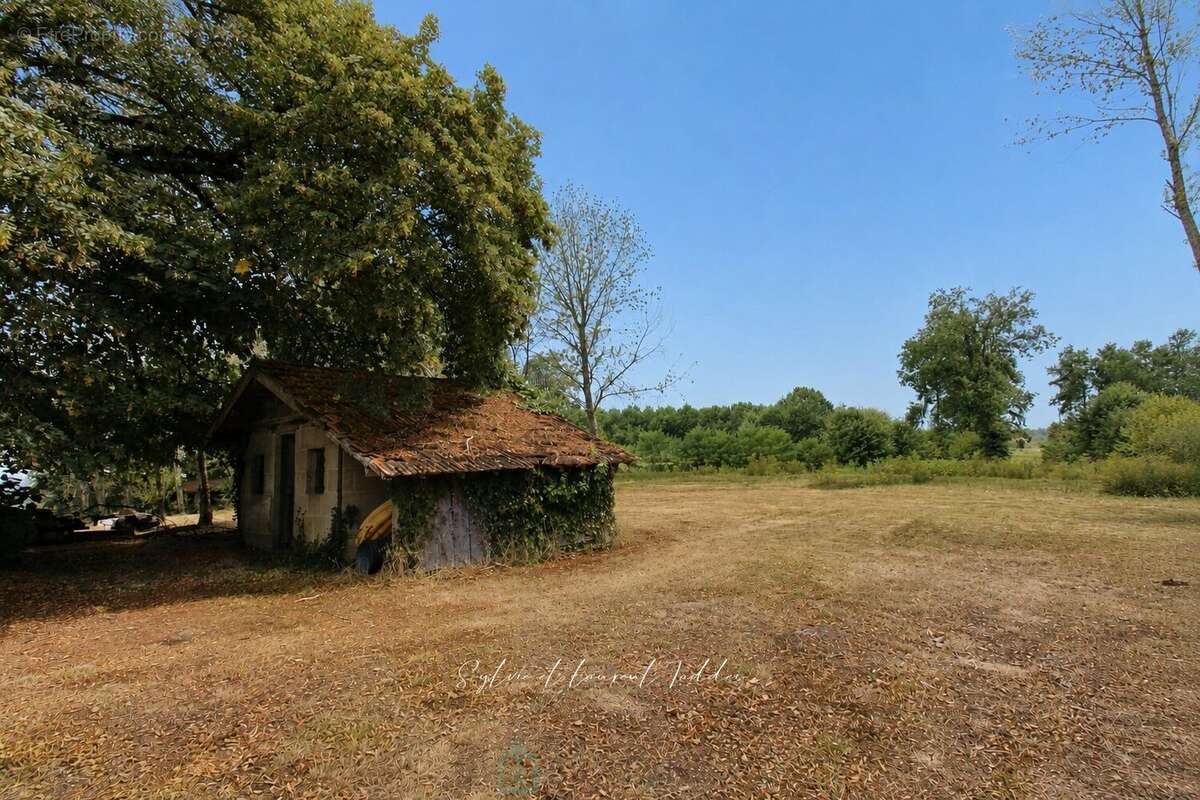 Maison bourgeoise en pierre renovee avec piscine, dependances et plus de 3,6 hectares de terrain - photo 18
