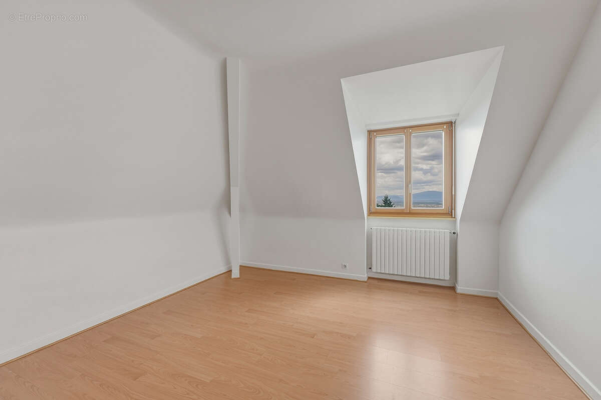 Maison à CRANVES-SALES