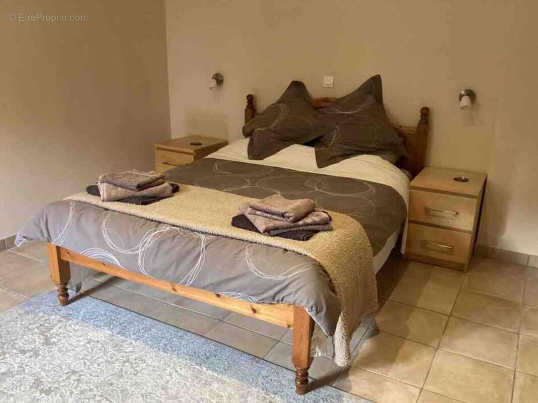 Maison en pierre rénovée avec gîte - Salles Courbatiés - photo 12