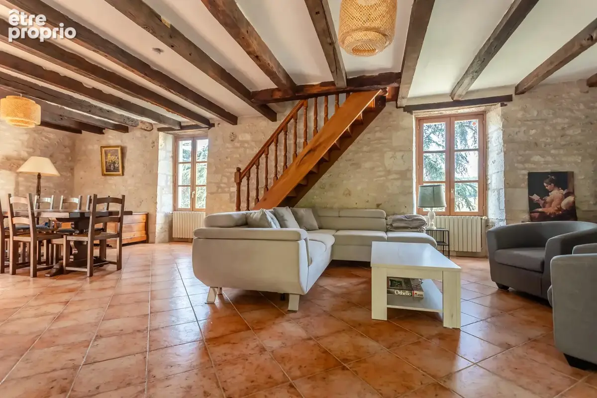 Maison de campagne avec pigeonnier attenant et dépendances - photo 8