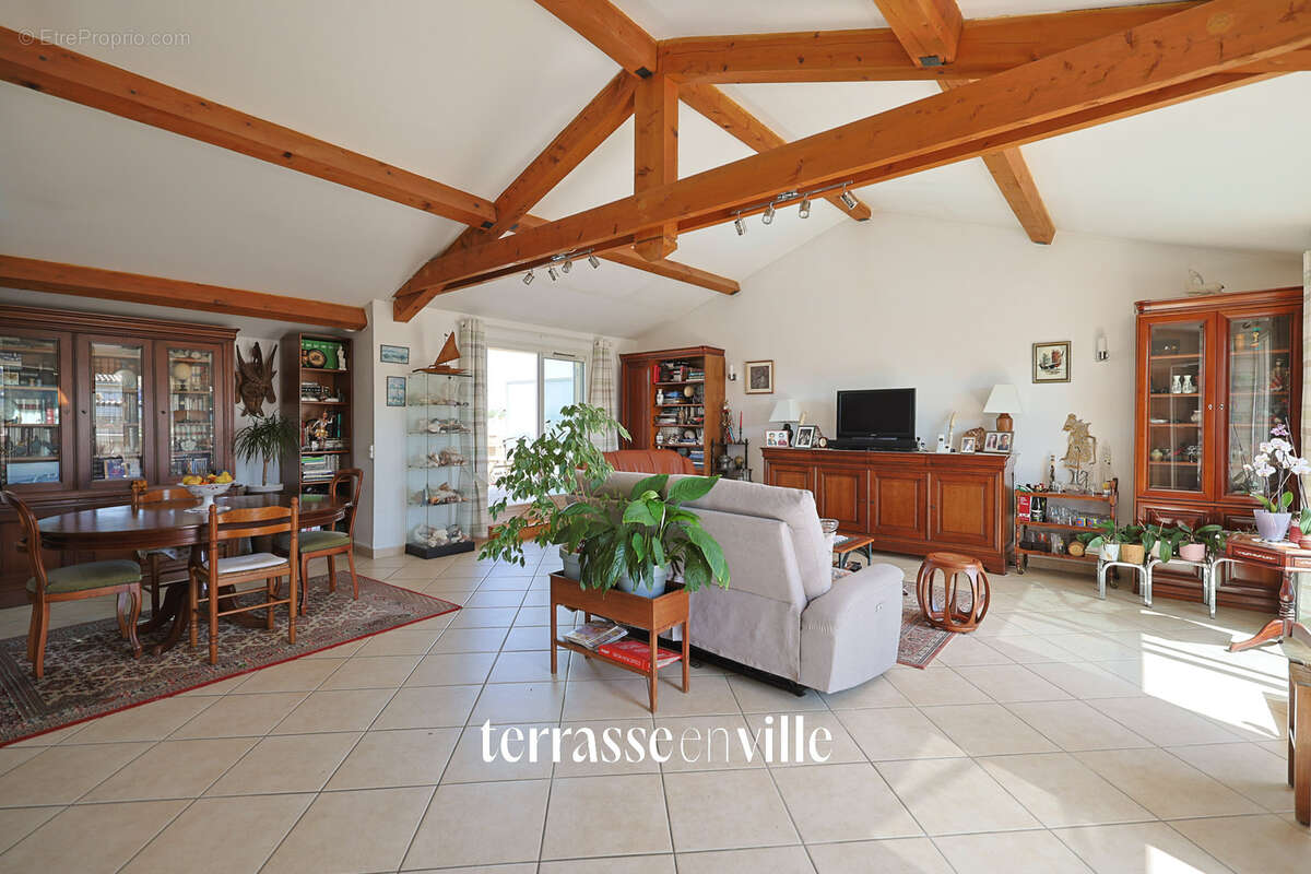 Appartement à SIX-FOURS-LES-PLAGES
