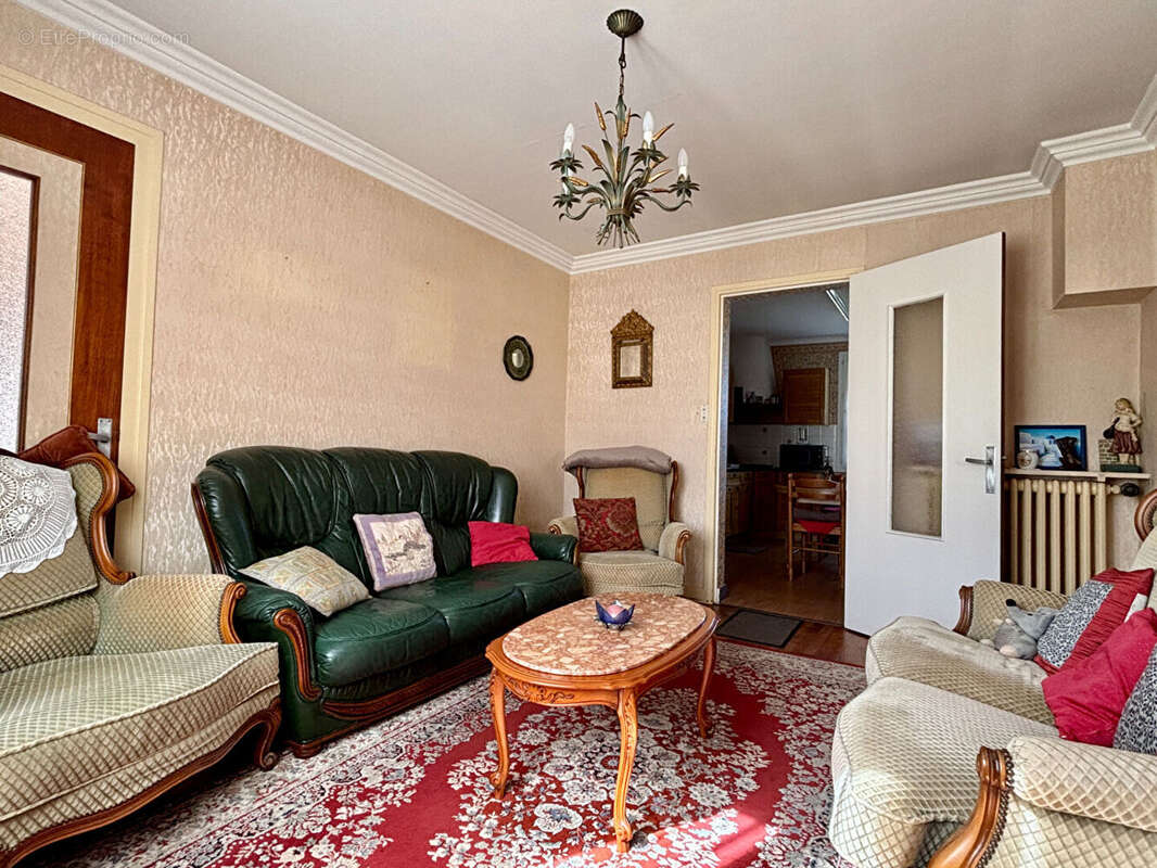 Maison à LA CHAPELLE-DES-MARAIS