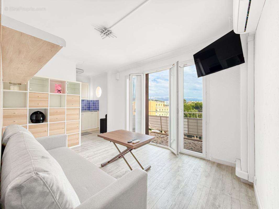 Appartement à SAINT-LAURENT-DU-VAR